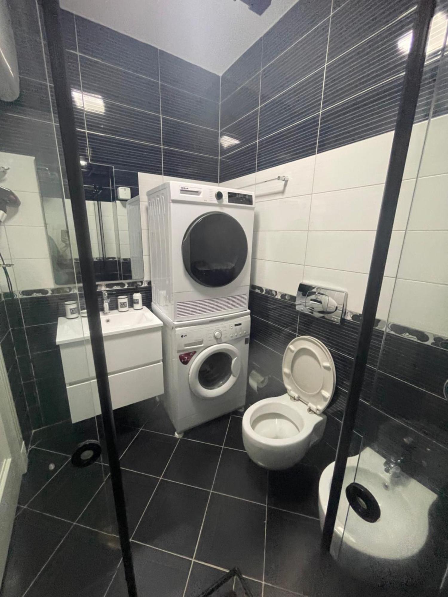 Deoni Apartment Luxury Tirana Esterno foto