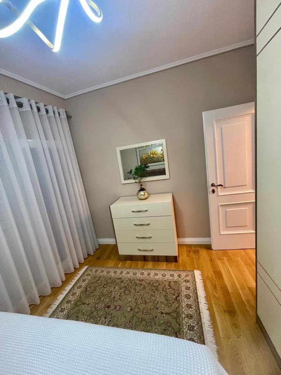 Deoni Apartment Luxury Tirana Esterno foto